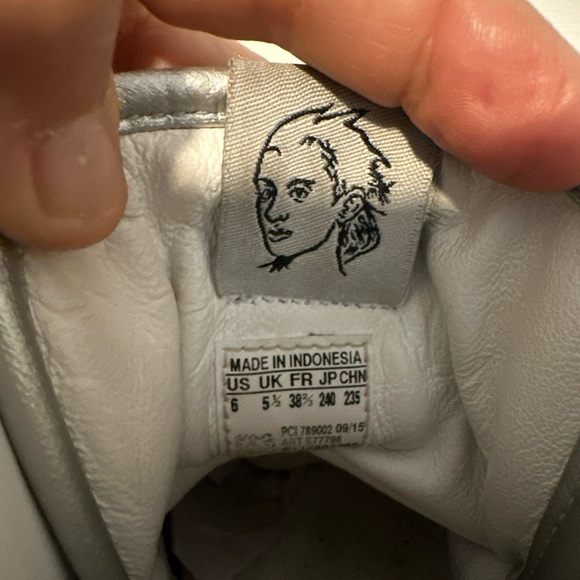 Jeremy Scott x Adidas Silver Winged Sneakers size 6 men - Picture 11 of 13